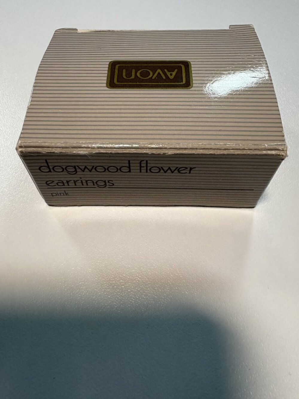 Vintage Avon 1992 Pink Dogwood Flower Clip On Earrings w/ Original Box - Picture 4 of 8